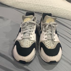 Used Nike Huraches